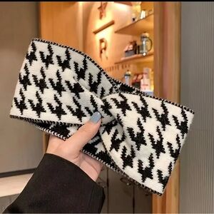 Stylish Black and White Houndstooth Headband